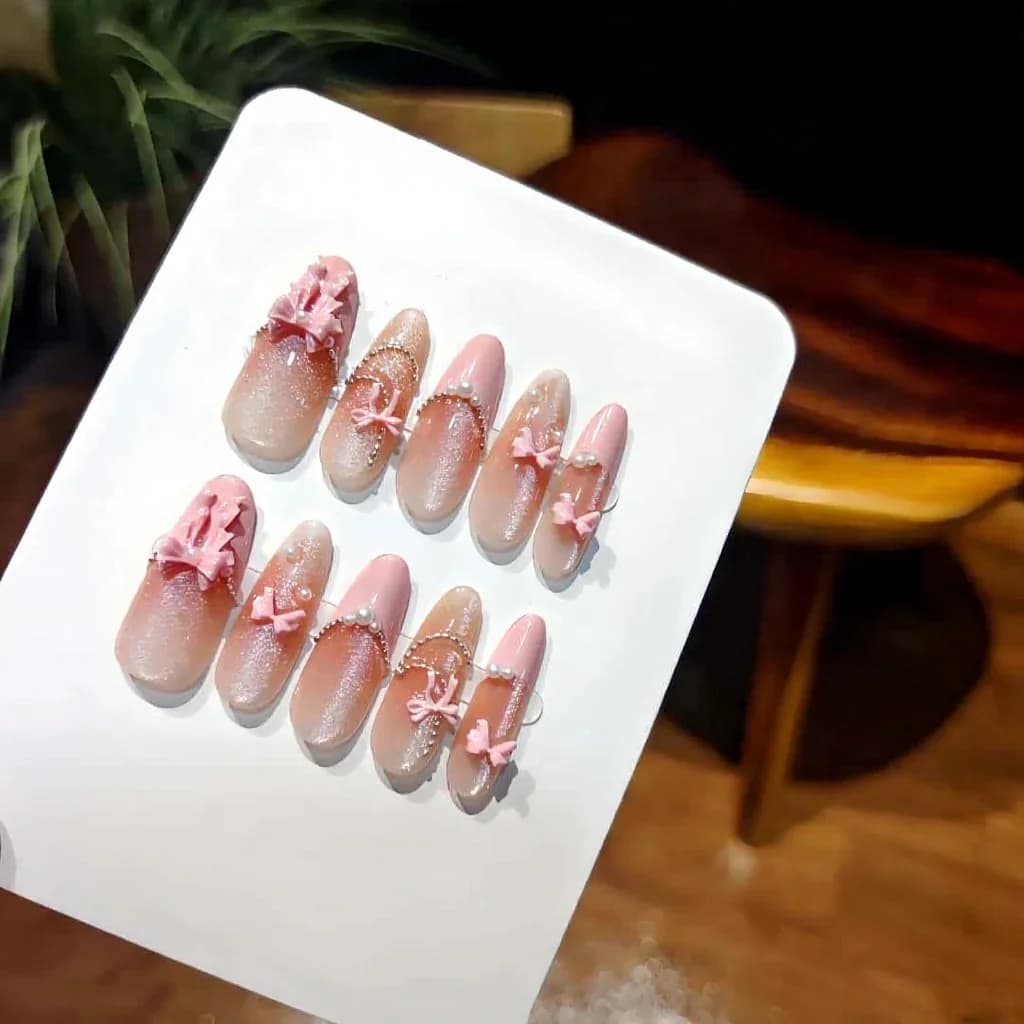 Užklijavimo nagai „Pink Lace Bow Cat Eye“ ilgas stiletas