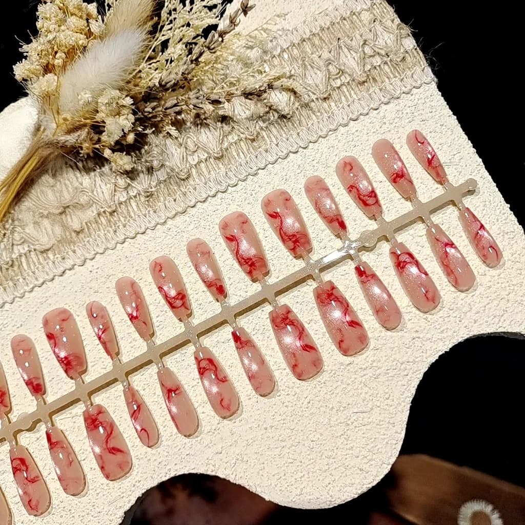 Rožiniai „Cat Eye“ užklijami nagai, vidutinio ovalo formos, su blizgučiais