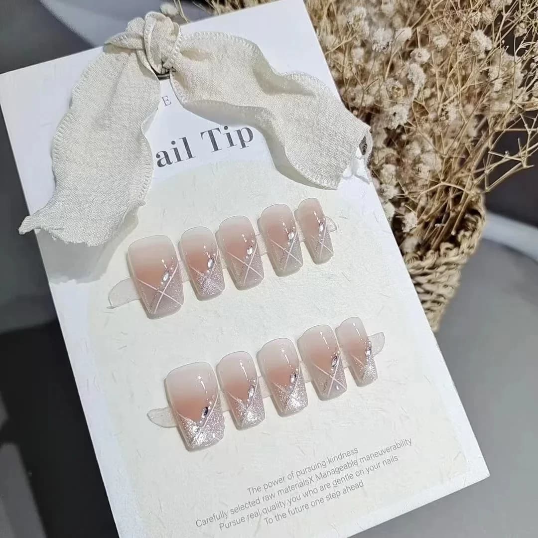 Užklijai nagai „Cat Eye“, trumpi, karstos formos, švelniai rožiniai, 10 vnt.