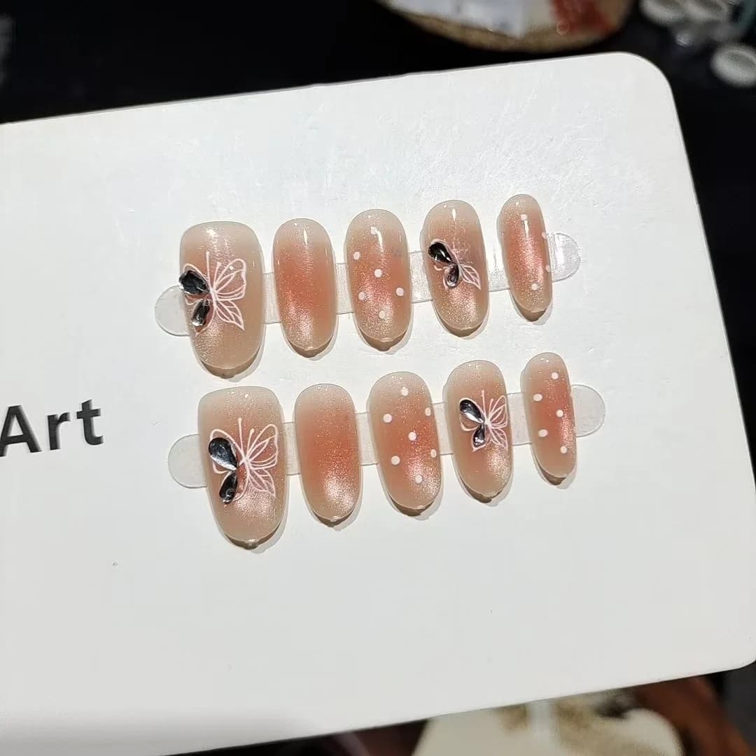 Užklijami nagai „Cat Eye“ su stiklo karoliukais ir cirkoniais