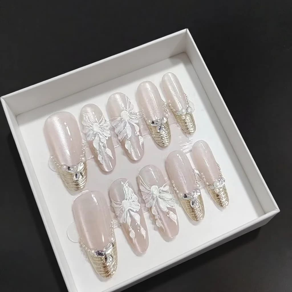 Prisegamos nagų plokštelės su 3D drugeliais ir gėlėmis, ilga smaili (stiletto) forma