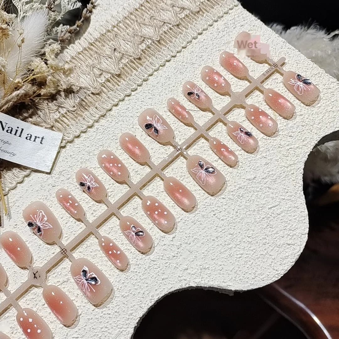 Užklijami nagai „Cat Eye“ su stiklo karoliukais ir cirkoniais